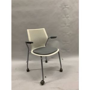 Knoll MultiGeneration Mobile Side Chair (Off White/Black)