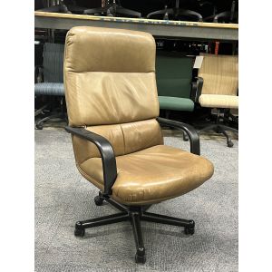 Nienkamper Brown Leather Conference Chair (Brown/Black)